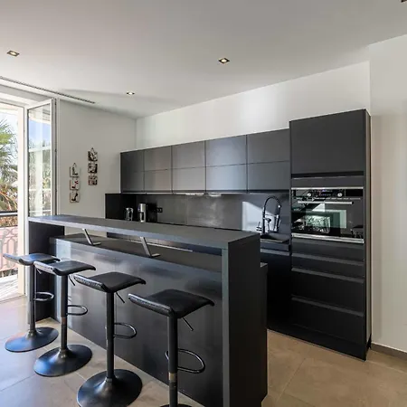 Apartamento Ref 1961 - Seafront Penthouse - Mins To The Palais Des Festivals
