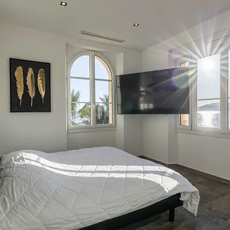 Ref 1961 - Seafront Penthouse - Mins To The Palais Des Festivals * Cannes